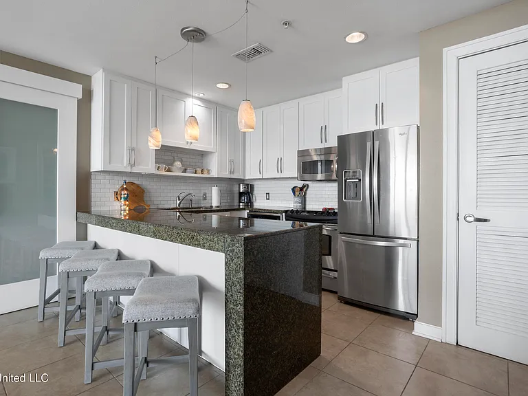 2060 Beach Blvd #707 — Photo 11