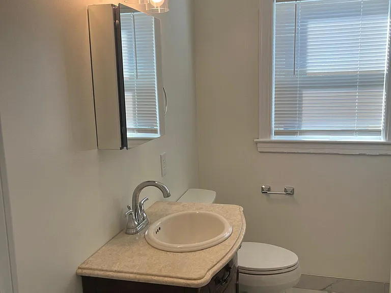 106 Lyndon Ln — Photo 15