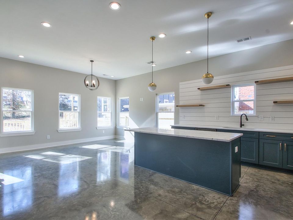 Welcome to 902 Burchwood Ave!