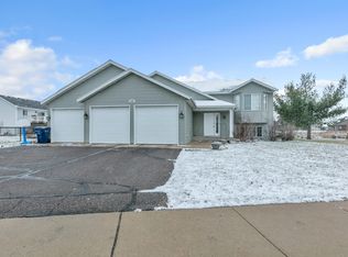1607 W Oakes Dr, Saint Cloud, MN 56303