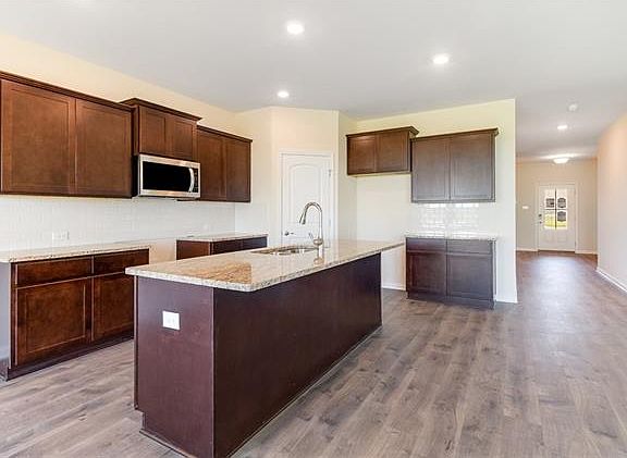 2nd image of 315 Windsor Woods Dr