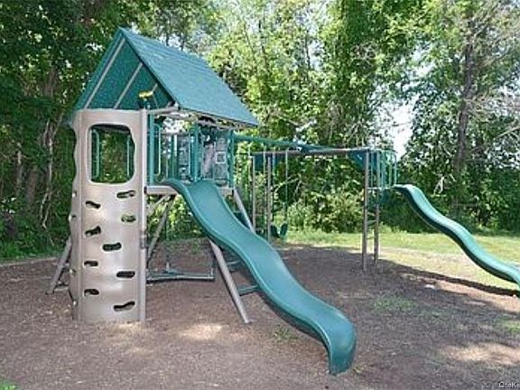 4th image of 503 Williamsburg Dr