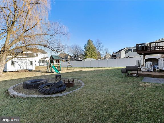 3rd image of 136 Nightingale Ave