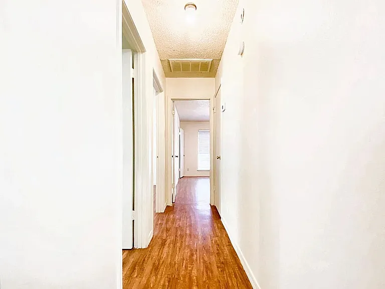 106 Hughson Ct — Photo 15