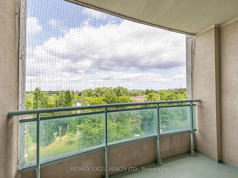 28 Pemberton Ave #706 — Photo 23