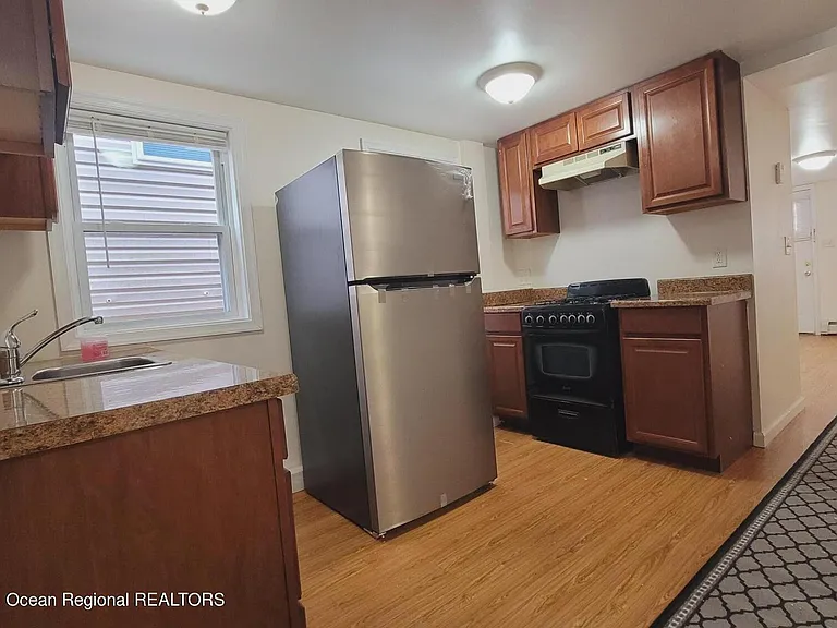 218 Porter Ave #B — Photo 7