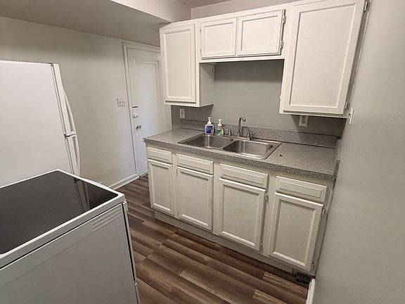 3rd image of 211 Chestnut Blvd #Ap