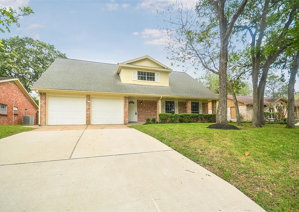 1st image of 15615 Wandering Trl