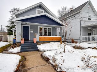 1032 Lilac Ct NE, Grand Rapids, MI 49503