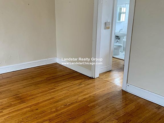 3rd image of 2853 W Berteau Ave #2W