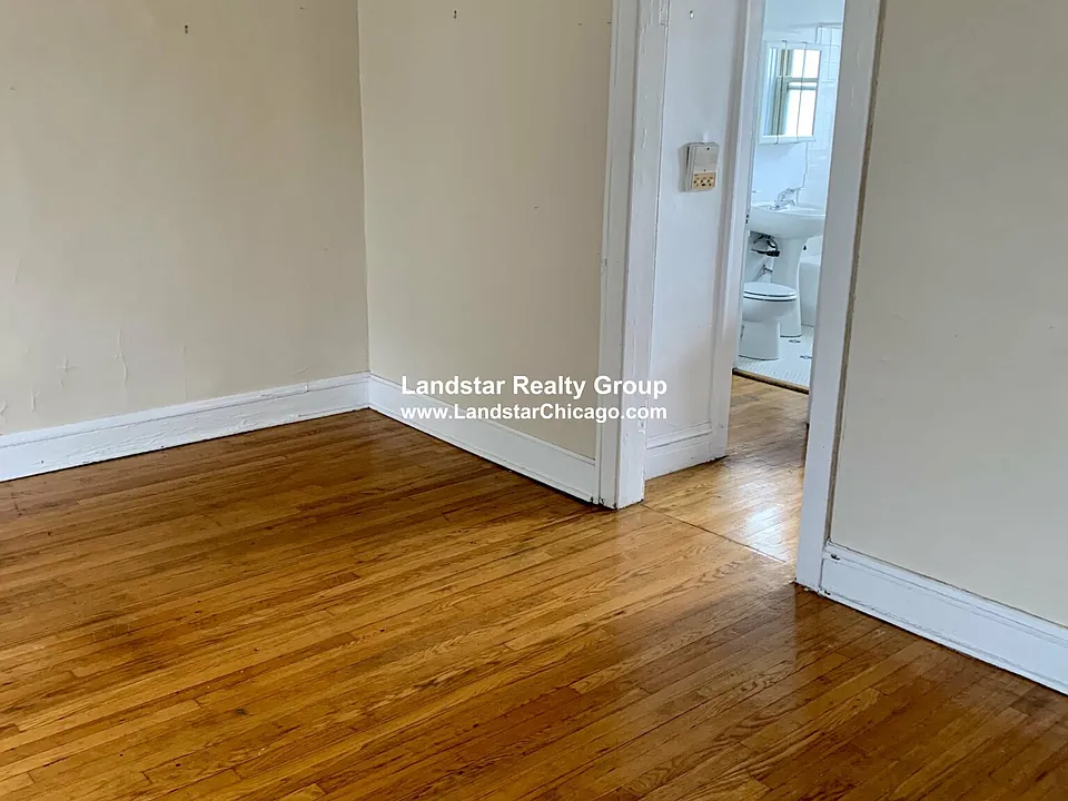 2853 W Berteau Ave #2