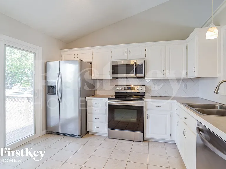 11108 N Lewis Ave — Photo 6
