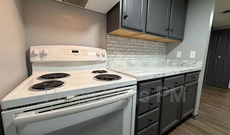 2343 B St #9 — Photo 15