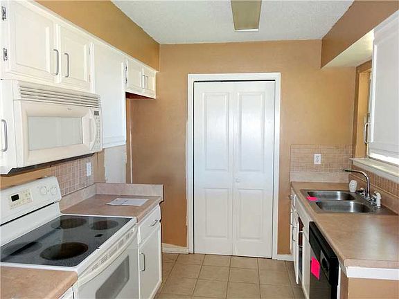 3rd image of 701 Fairfax Dr APT 196