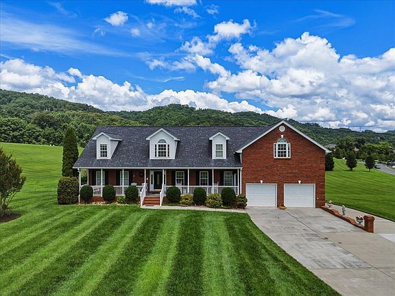 3rd image of 1225 Legacy Bay Dr