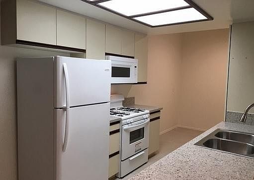 2nd image of 621 N Bronson Ave #204