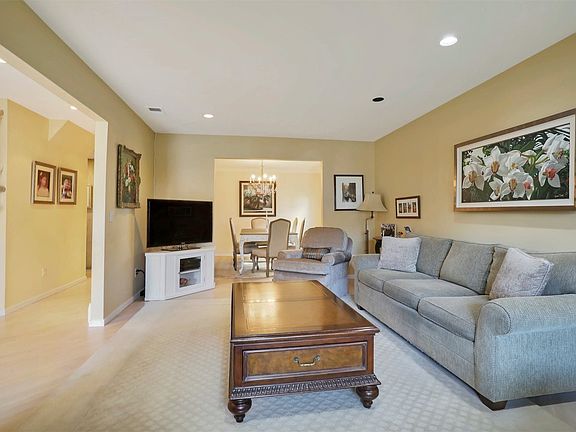 5th image of 142 Soundview Dr