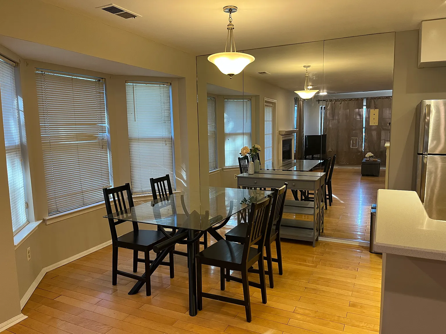 2 bed, 1.5 bath, 1086 sqft, $2,750 — Photo 2