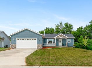 829 Jakob Ln, Elk Run Heights, IA 50707