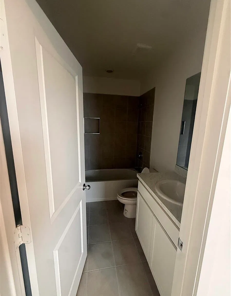 3 bed, 1723 sqft, $2,450 — Photo 4