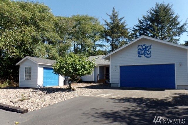 1st image of 418 Octopus Ave NE