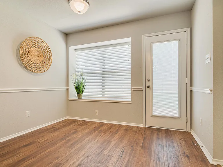 956 Carlin Ln — Photo 13