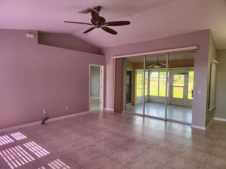 567 Charwood Ave S — Photo 3