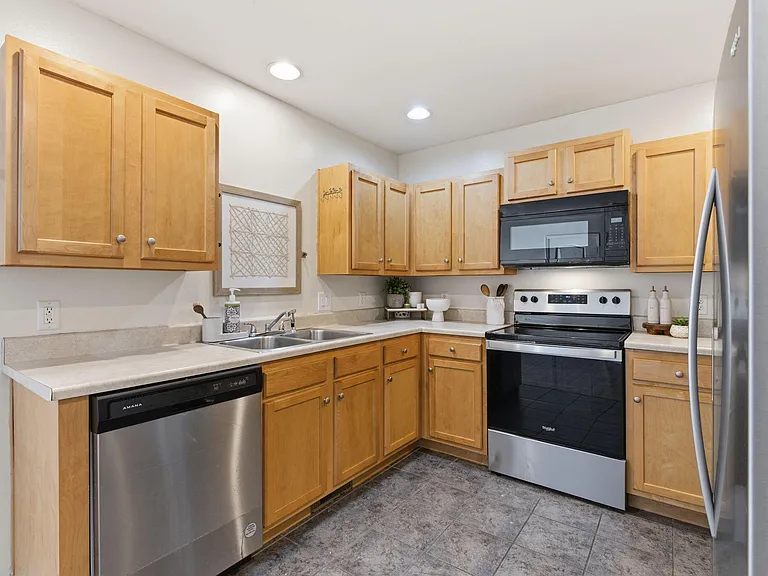 1127 Northwood Ave — Photo 5