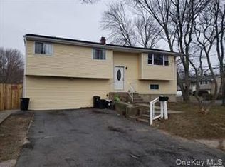 124 10th Ave, Brentwood, NY 11717