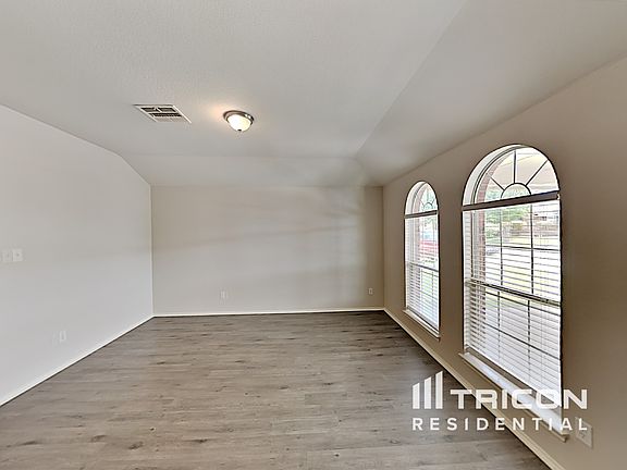 3rd image of 743 Lentisco Dr