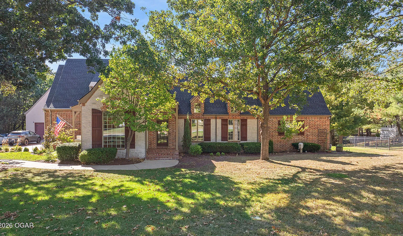 5 bed, 4.5 bath, 5117 sqft, $8,500 — Photo 4