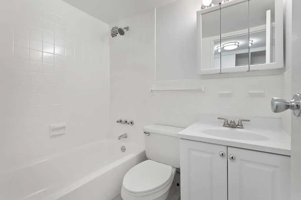 210 East 22nd Street — Photo 4