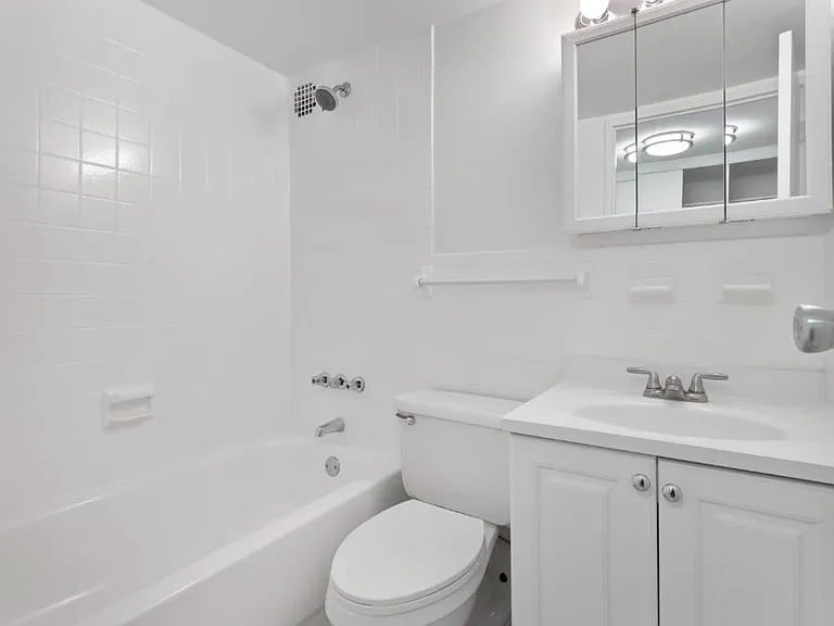 210 E 22nd St #4J — Photo 5