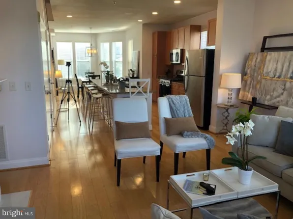 1633 N Colonial Ter APT 201, Arlington, VA 22209