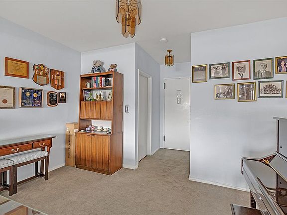 2nd image of 3050 Fairfield Ave APT 6G