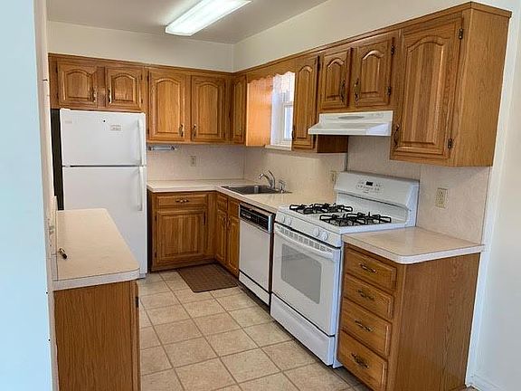 2nd image of 2569 Tenbroeck Ave #2