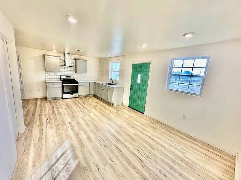 5012 W Olive Ave — Photo 5