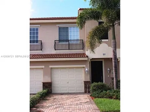 211 Las Brisas Cir #TH Photo 1