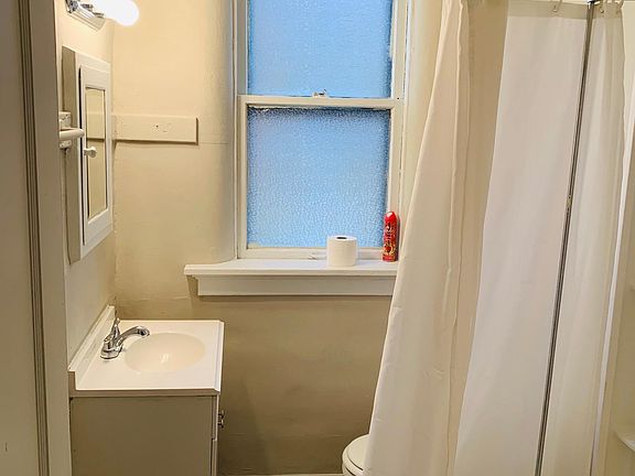 5th image of 2161 Yale Ave APT 1N