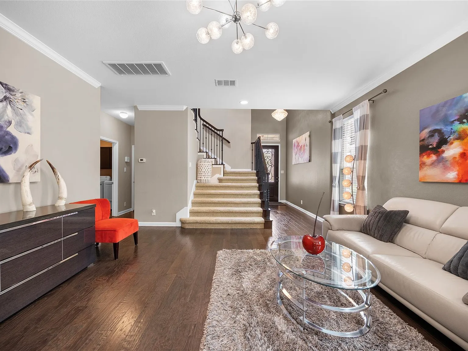 4 bed, 2.5 bath, 2326 sqft, $2,790 — Photo 4