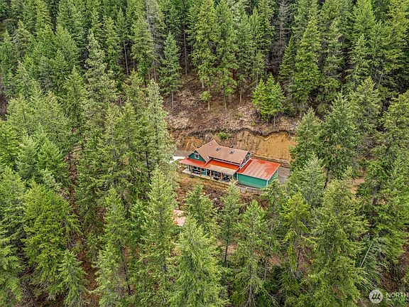 4th image of 695 Sand Creek Road