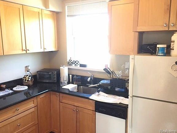 3rd image of 166 W Lincoln St APT 3