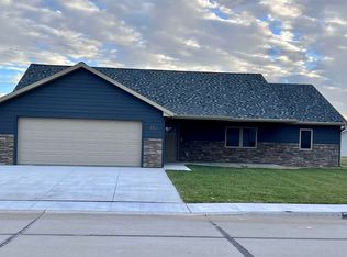 705 E 19th St, Cozad, NE 69130