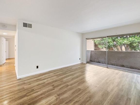 2nd image of 1001 W Macarthur Blvd Unit 110