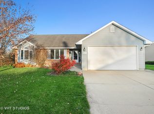 424 Dogwood Ln, Dekalb, IL 60115