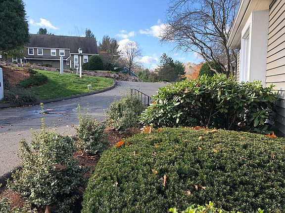 3rd image of 67 S Mill Dr