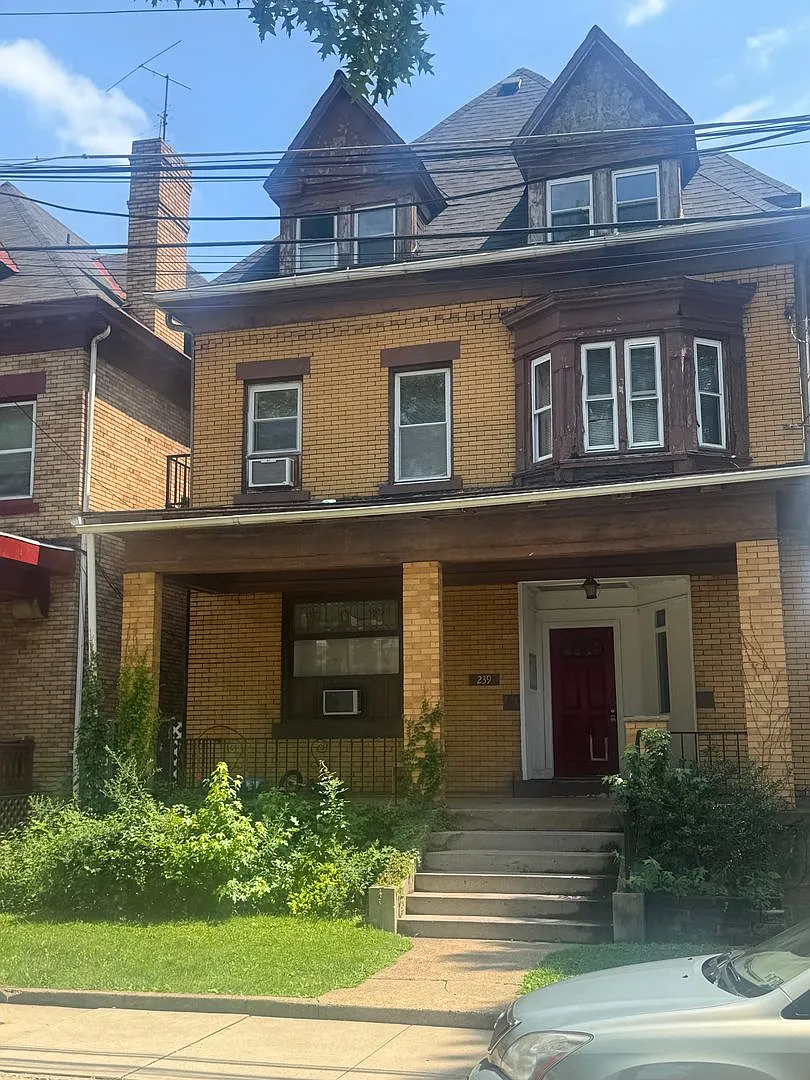 239 Amber St. — Photo 1