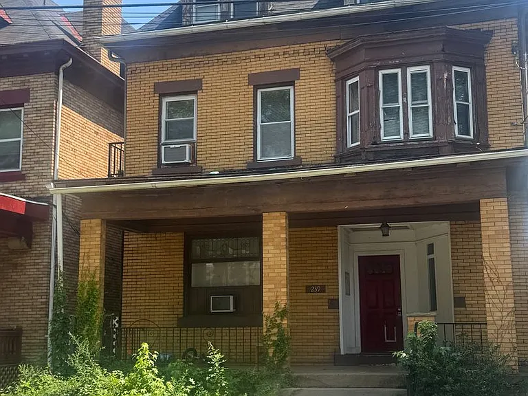 239 Amber St — Photo 1