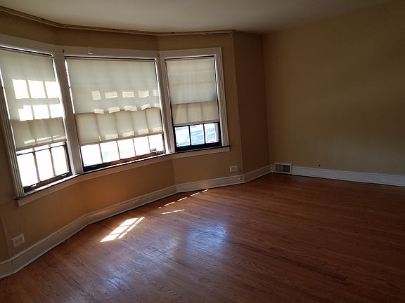 3rd image of 7939 S La Salle St