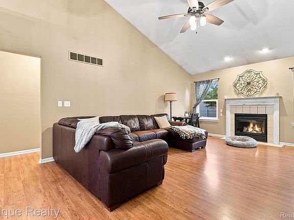3rd image of 5208 Foxhill Ln